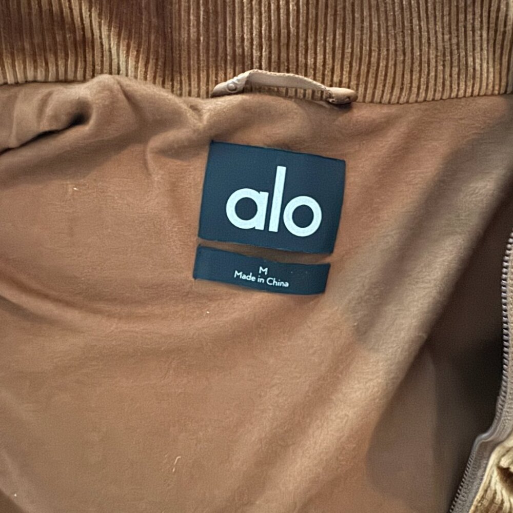 ALO YOGA - Ribbed Velour Gold Rush Puffer - Picture 4 of 8
